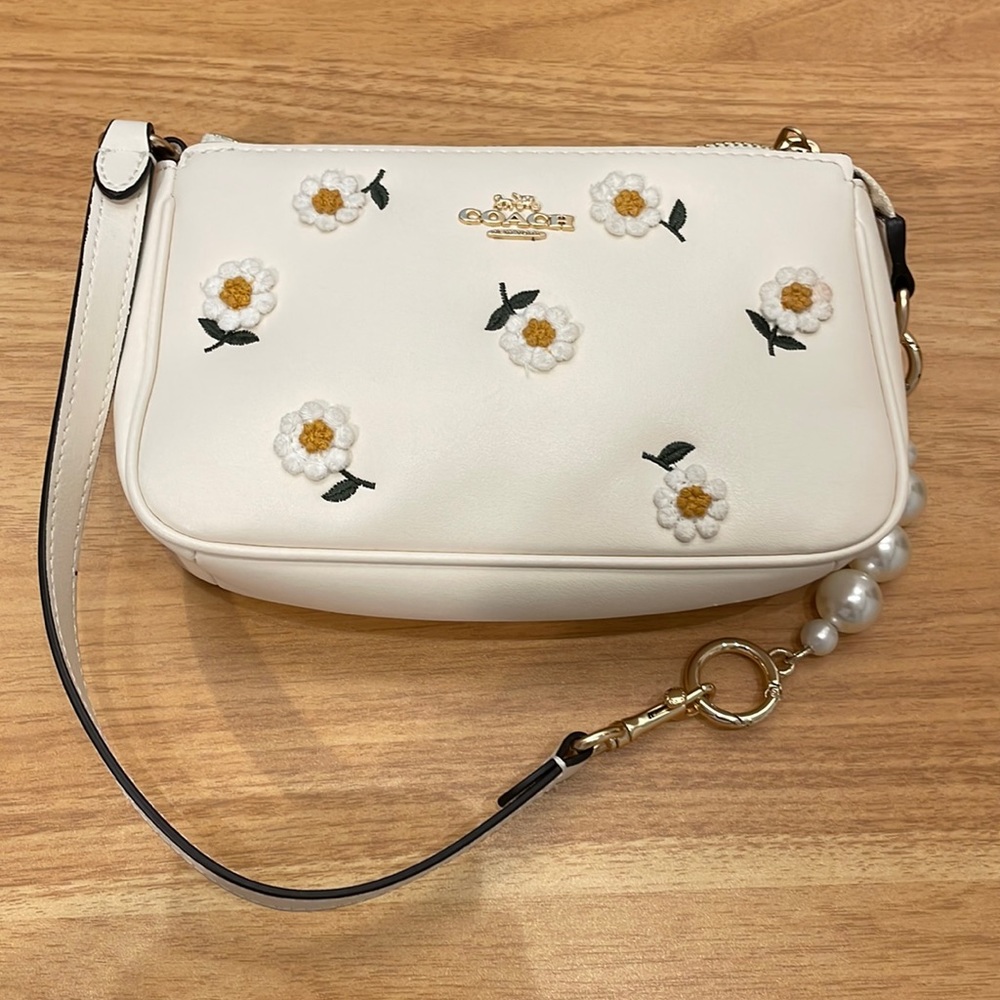 Beautiful Daisy Coach Bag